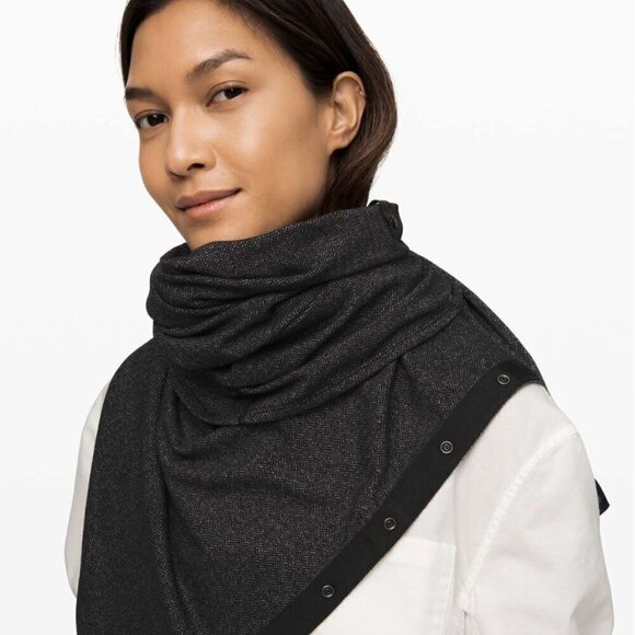 MINT Lululemon Soft Cozy Scarf Wrap Shawl Herringbone Black Gray - Picture 4 of 9